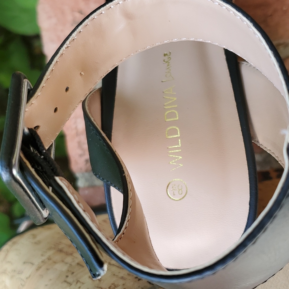Wild diva ankle strap wedges sz. 8.5 - Picture 7 of 8